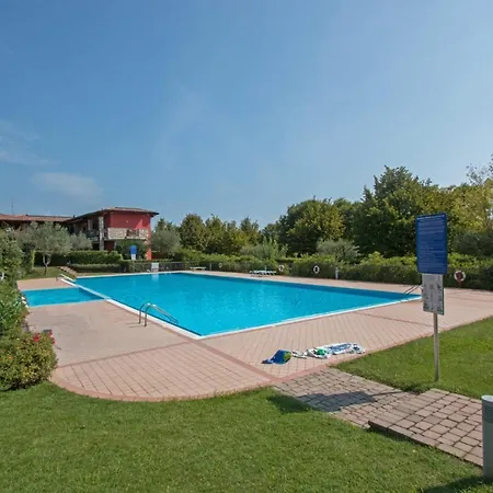 Апартаменты Borgo Delle Colline Манерба-дель-Гарда