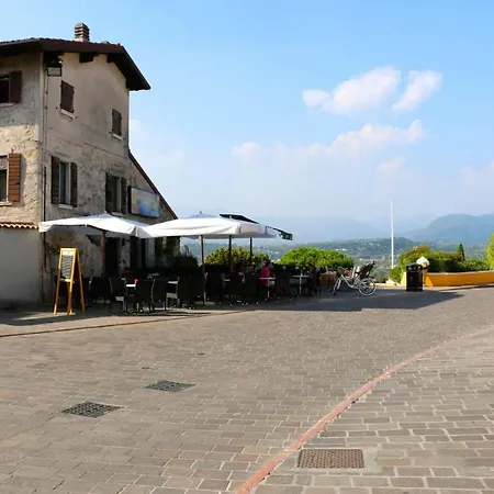 Apartment Borgo Delle Colline Manerba del Garda